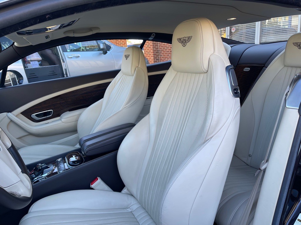 2016 Bentley Continental Image 22