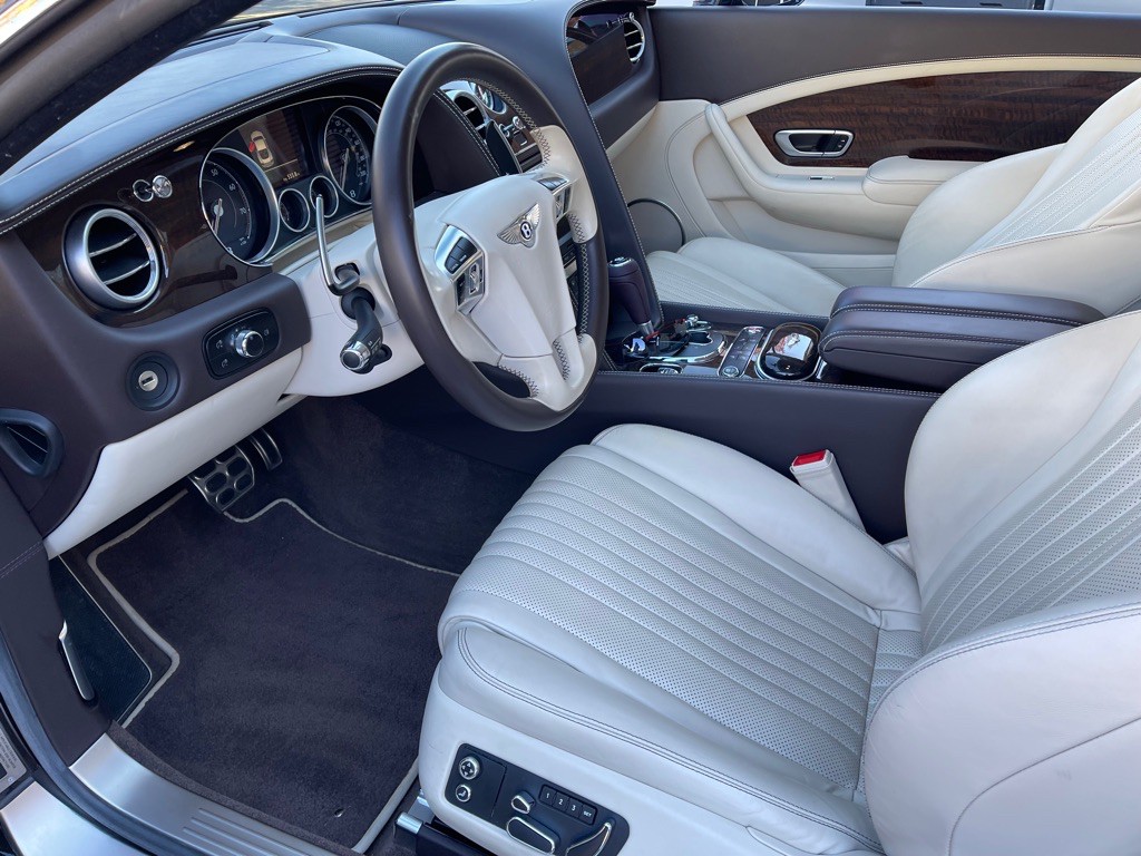 2016 Bentley Continental Image 23