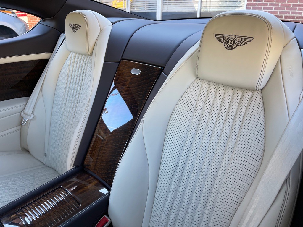 2016 Bentley Continental Image 24