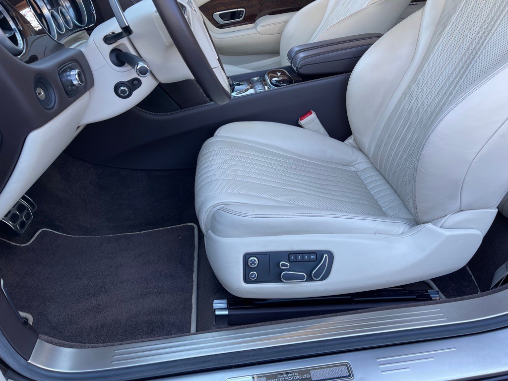 2016 Bentley Continental Image 25