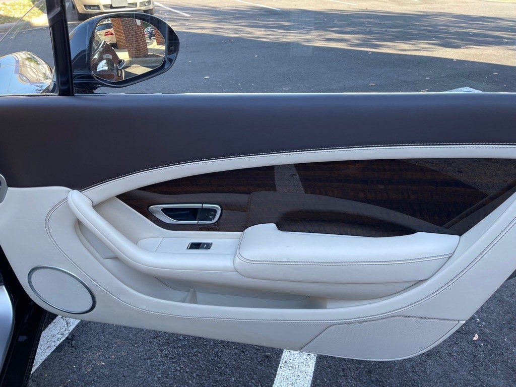 2016 Bentley Continental Image 33