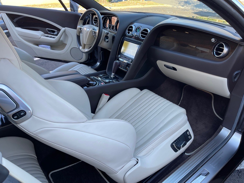 2016 Bentley Continental Image 38