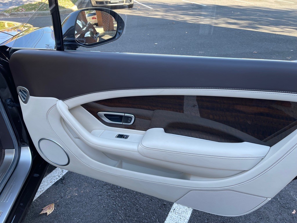 2016 Bentley Continental Image 40