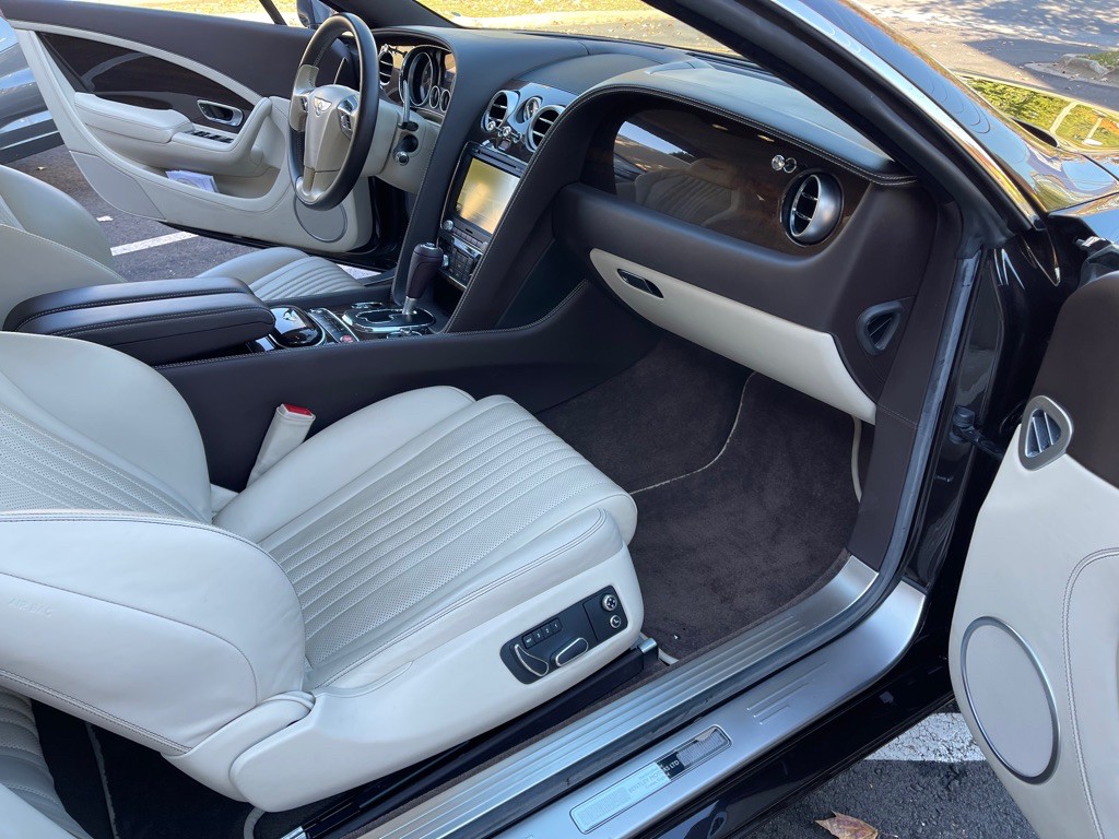 2016 Bentley Continental Image 43