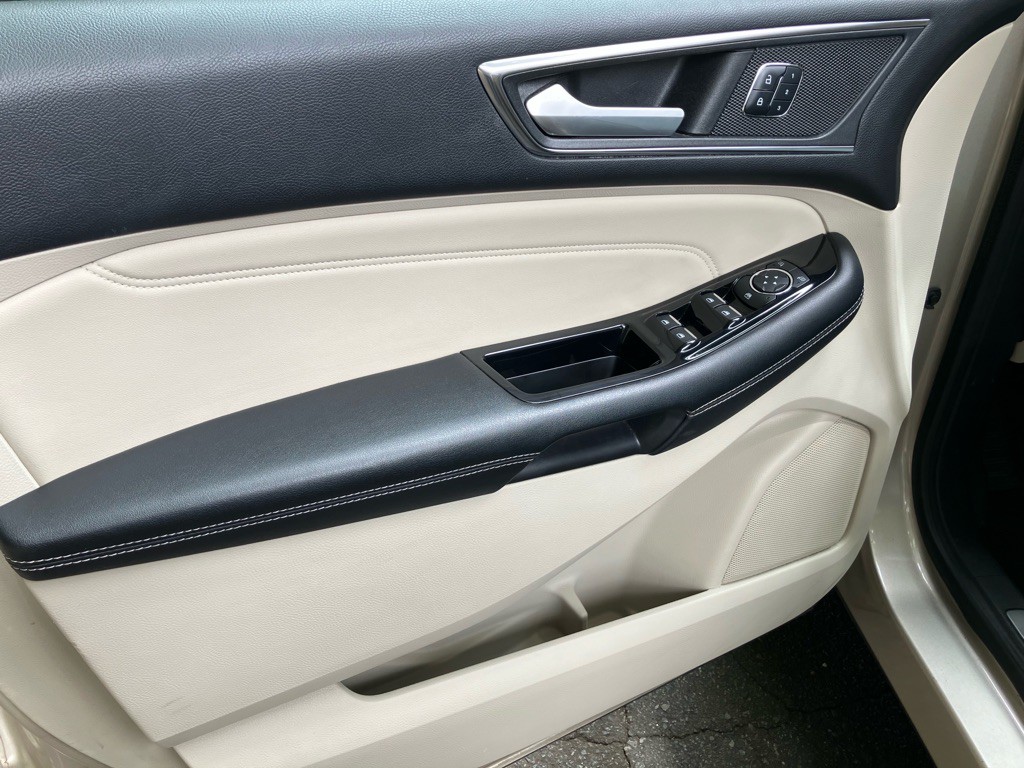 2017 Ford Edge Image 11
