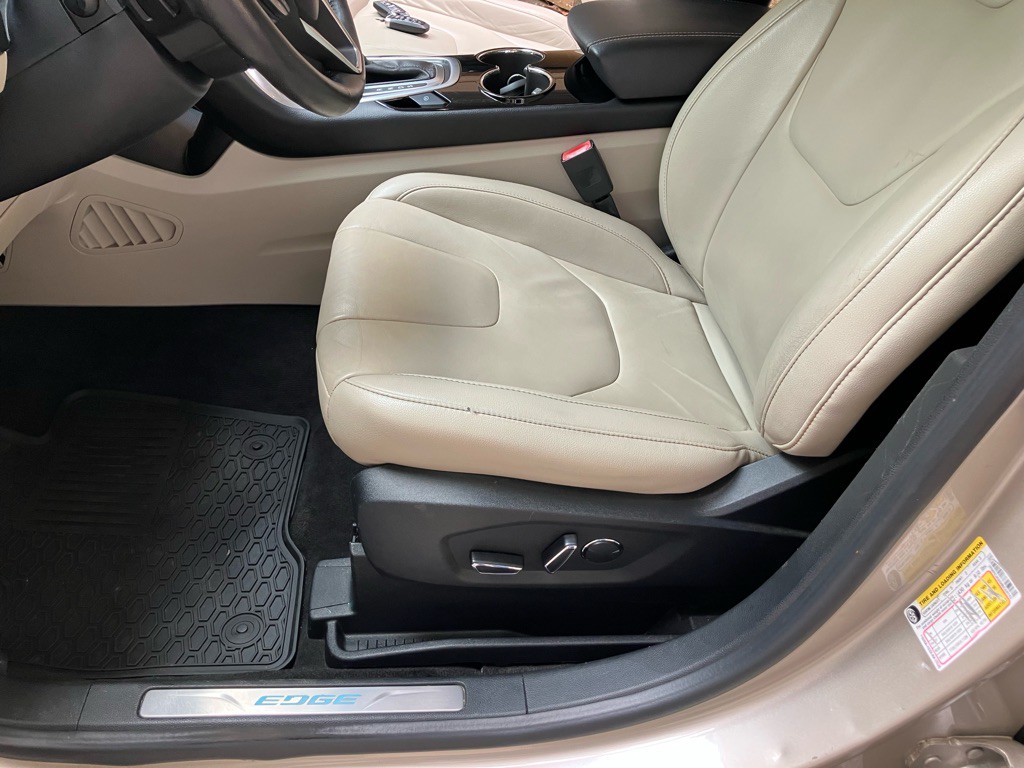 2017 Ford Edge Image 12