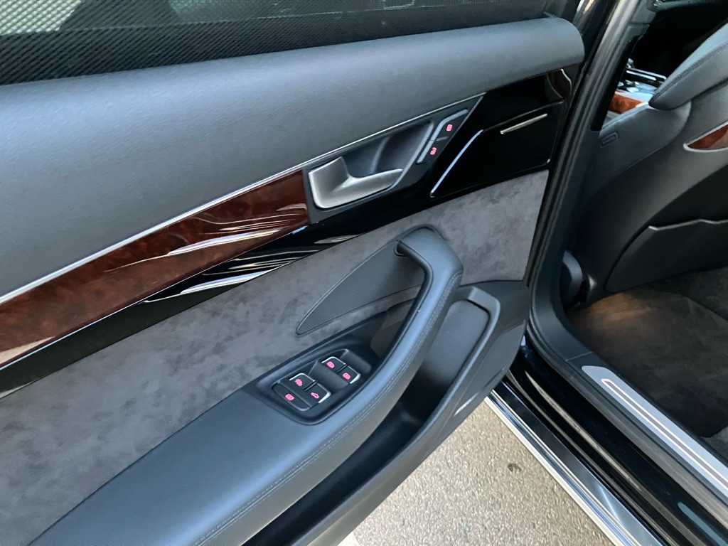 2013 Audi A8 Image 8