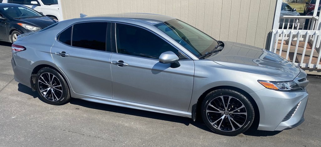 2020 Toyota Camry Image 2