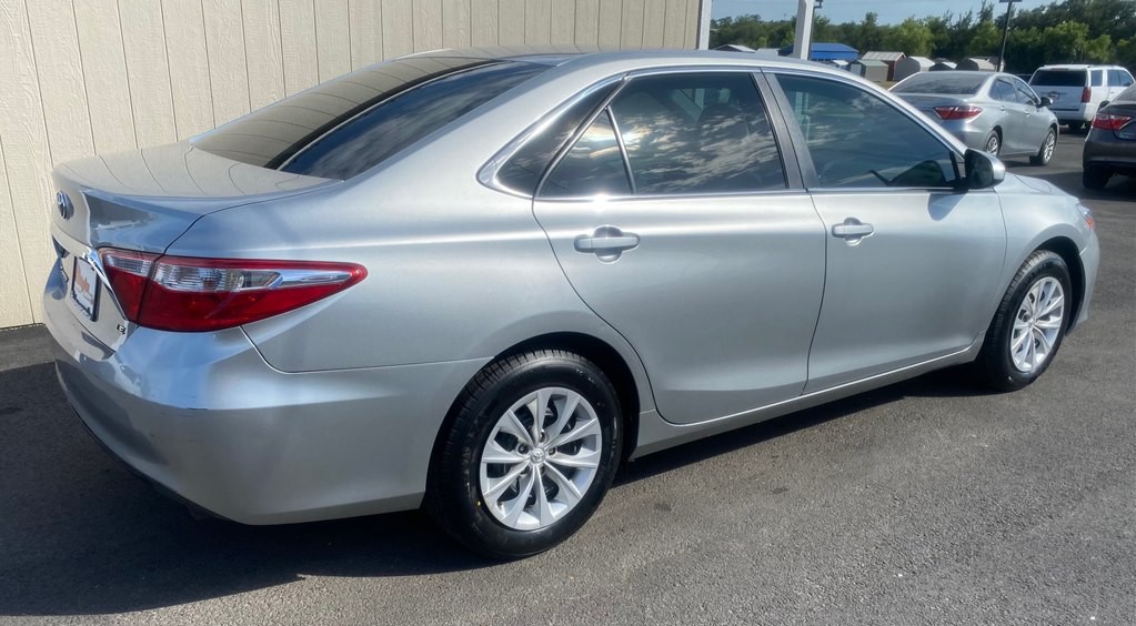 2017 Toyota Camry Image 4