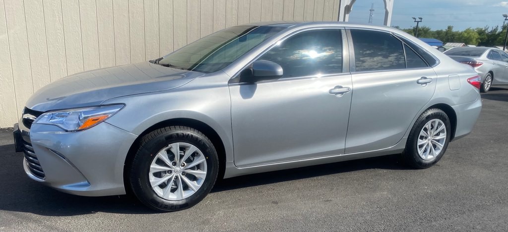 2017 Toyota Camry Image 6