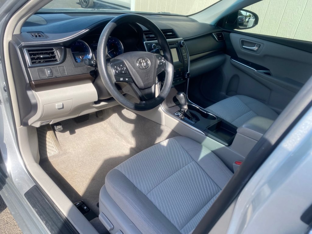 2017 Toyota Camry Image 8