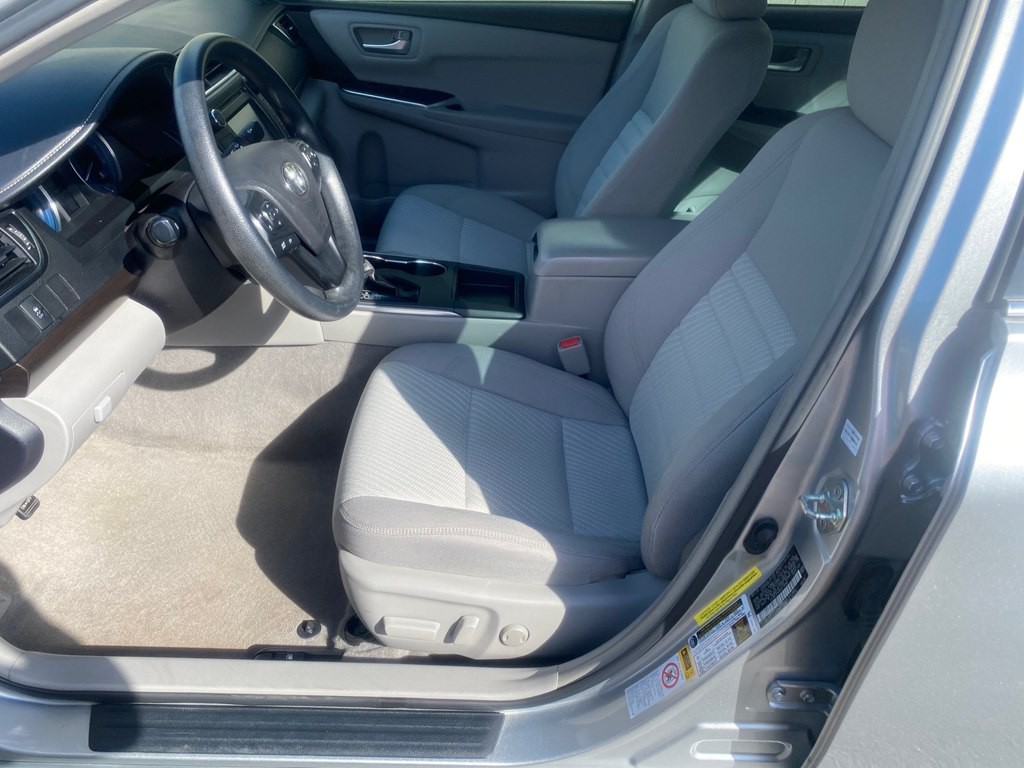 2017 Toyota Camry Image 9