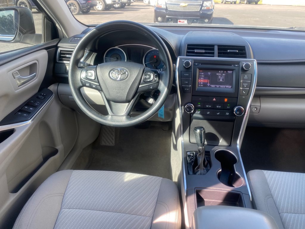 2017 Toyota Camry Image 10