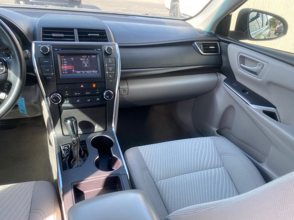 2017 Toyota Camry Image 11