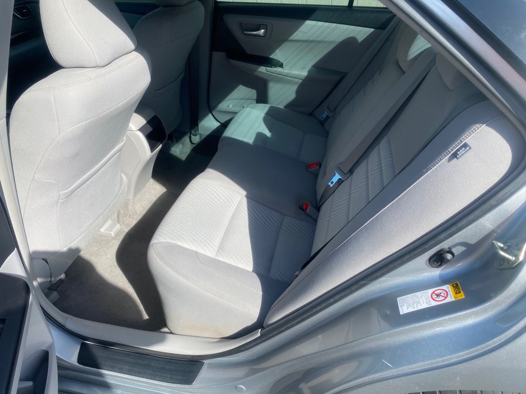 2017 Toyota Camry Image 12