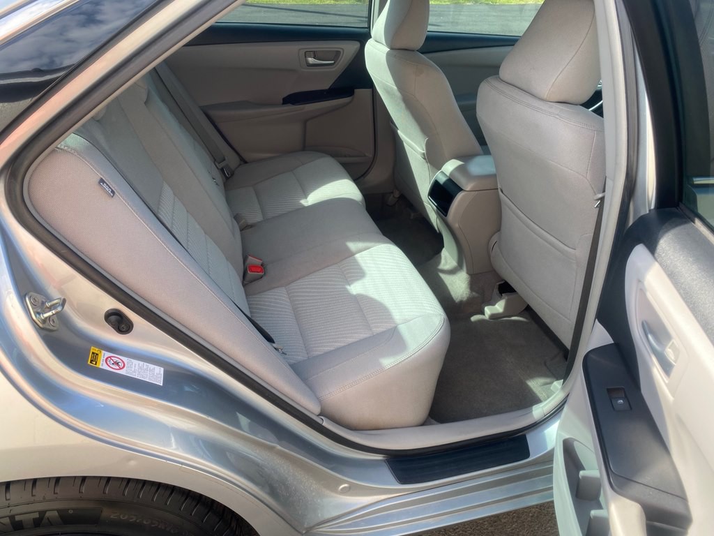 2017 Toyota Camry Image 13