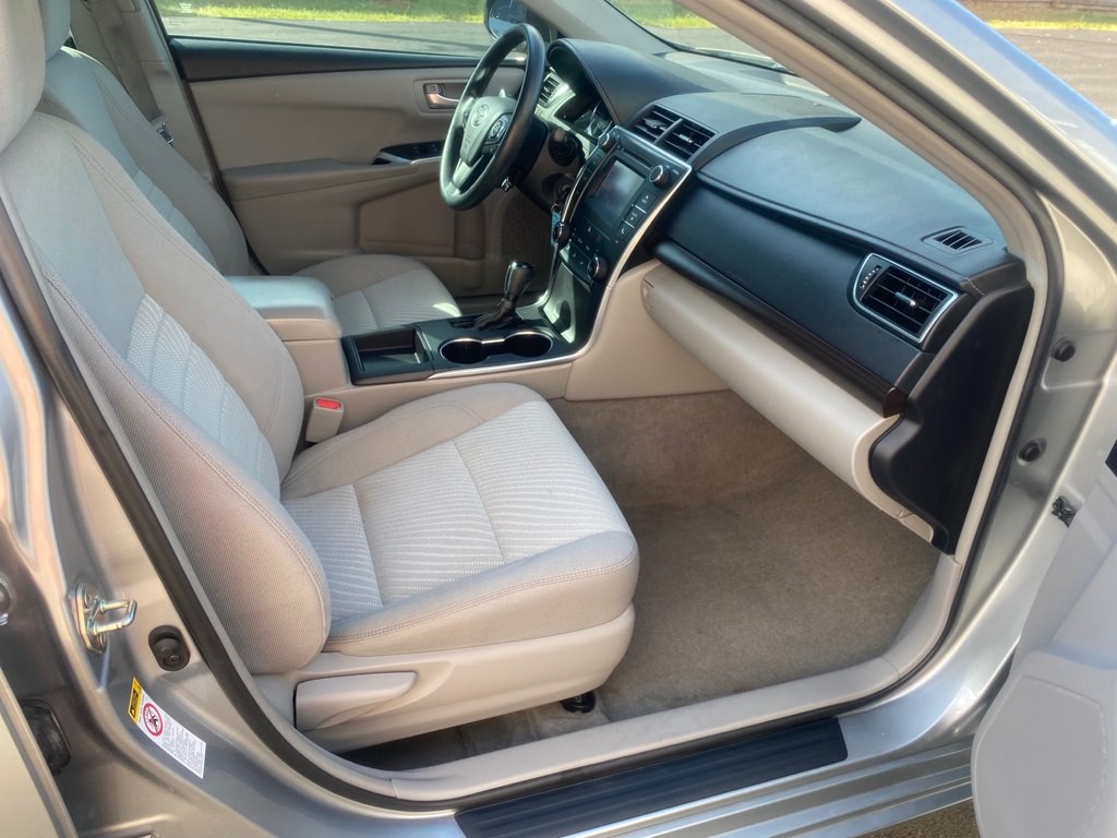 2017 Toyota Camry Image 14