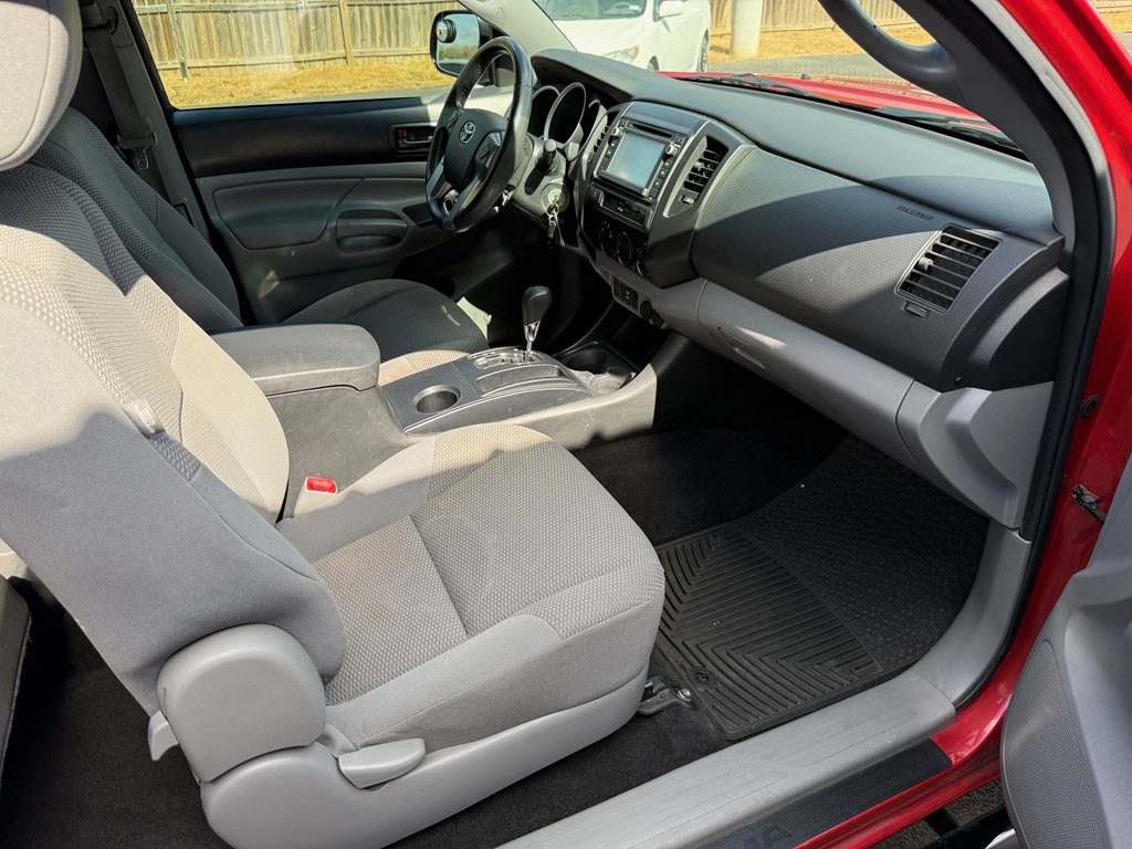 2014 Toyota Tacoma Image 16