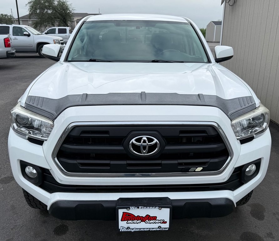 2017 Toyota Tacoma Image 4