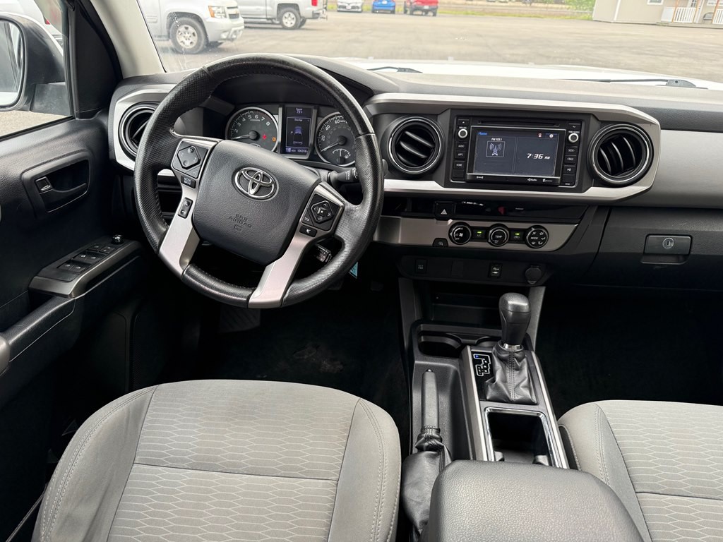 2017 Toyota Tacoma Image 13