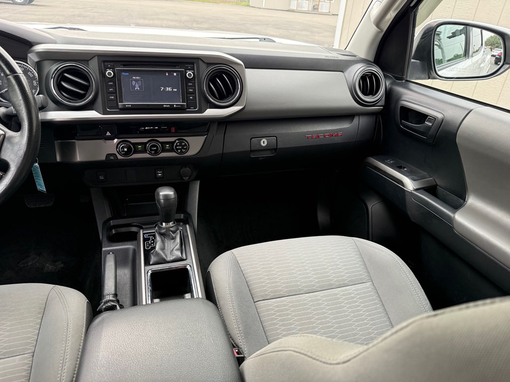 2017 Toyota Tacoma Image 14