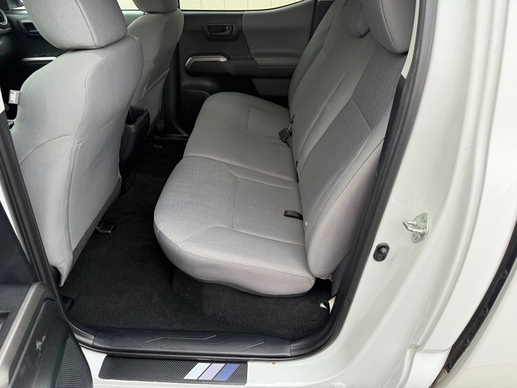 2017 Toyota Tacoma Image 15