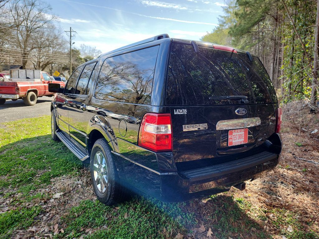 2008 Ford Expedition Image 2