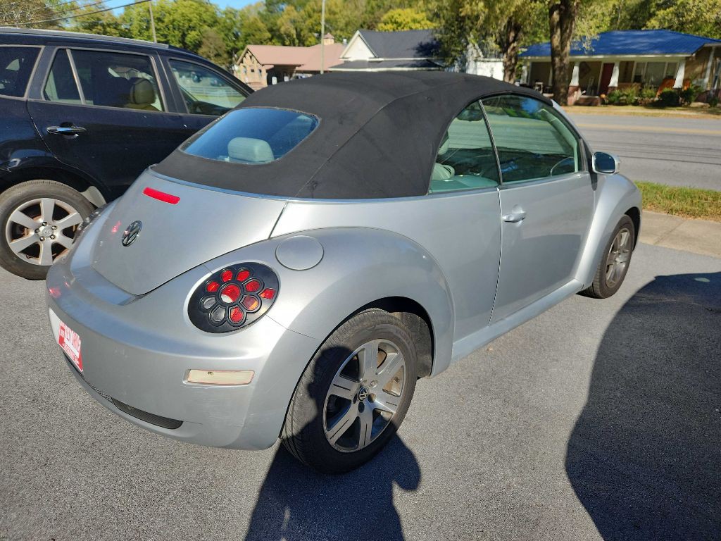 2006 Volkswagen Beetle Image 3