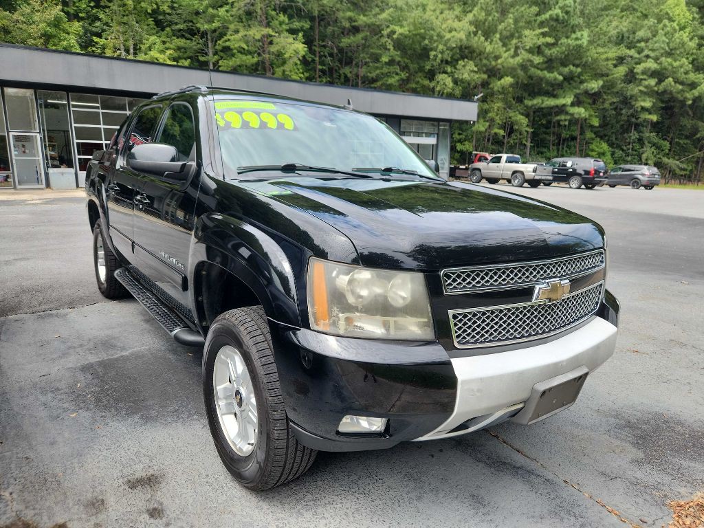 2011 Chevrolet Avalanche Image 4