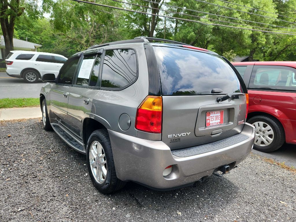 2008 GMC Envoy Image 2