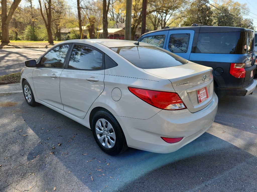 2016 Hyundai Accent Image 2