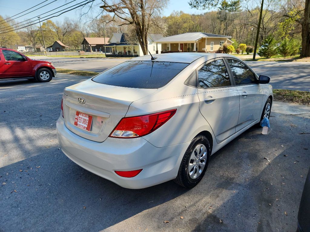 2016 Hyundai Accent Image 3