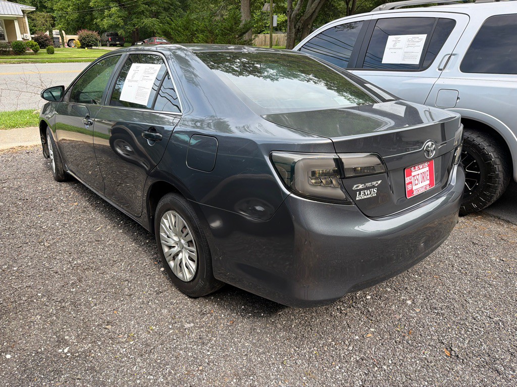 2012 Toyota Camry Image 2