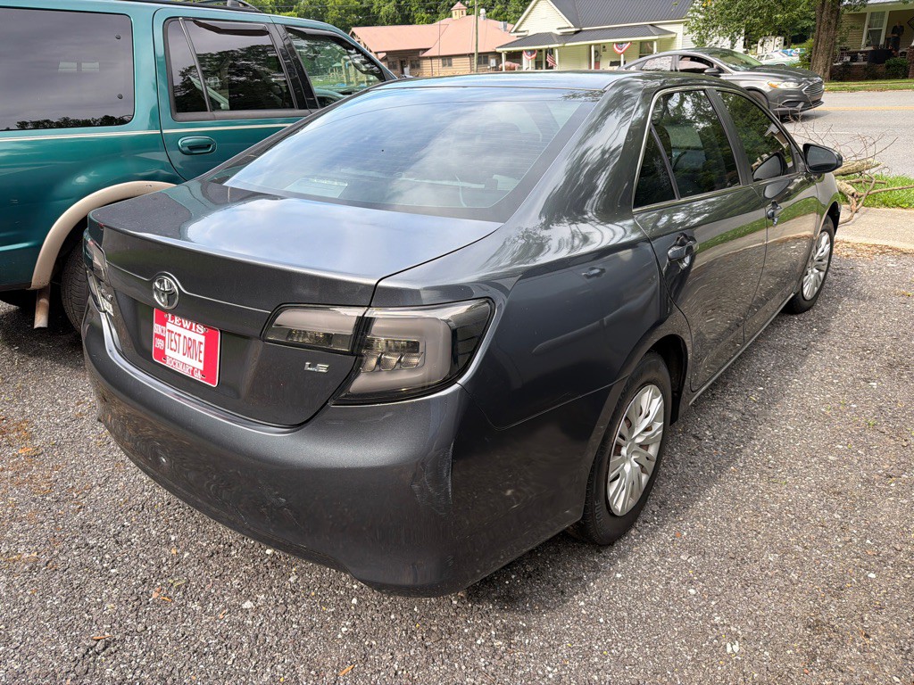 2012 Toyota Camry Image 3