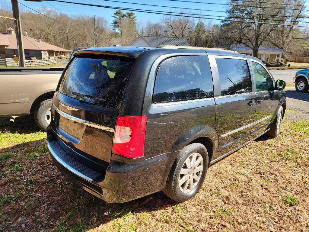 2014 Chrysler Town & Country Image 3