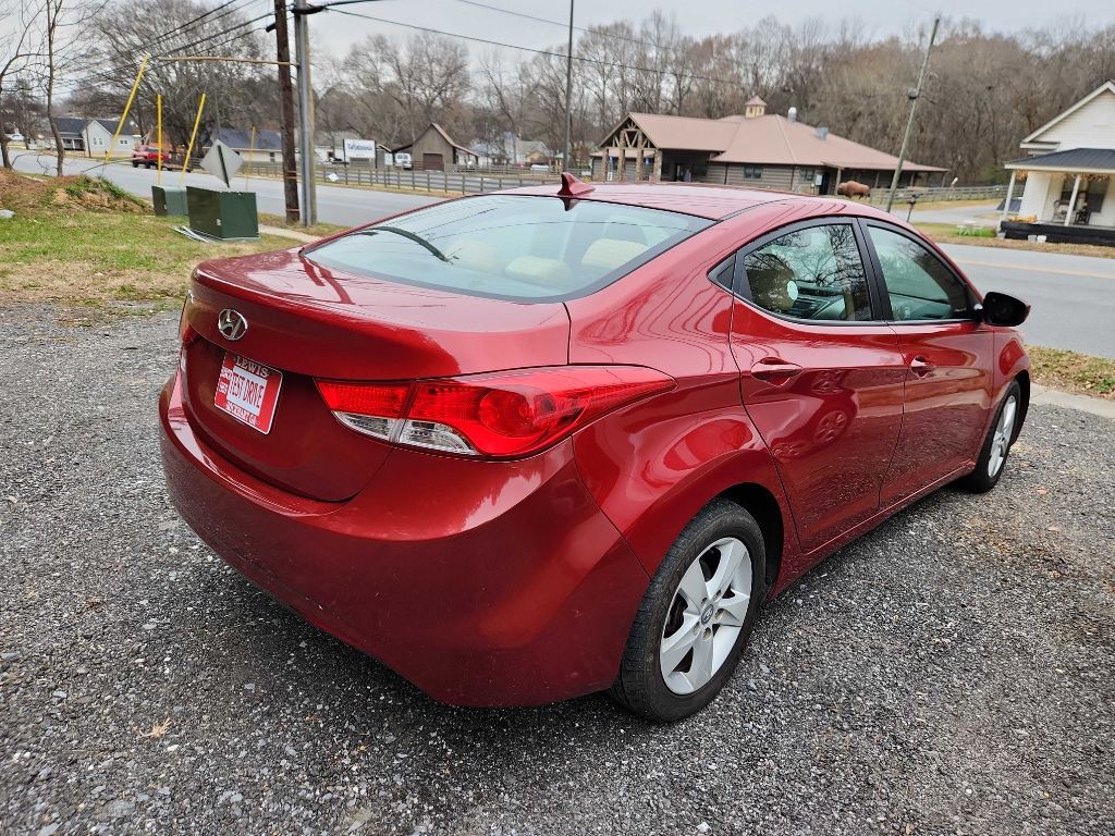 2013 Hyundai Elantra Image 3