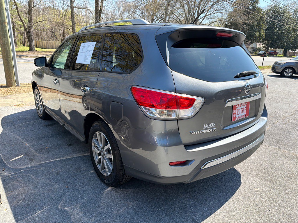 2016 Nissan Pathfinder Image 2