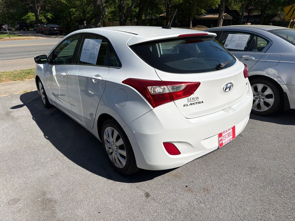 2016 Hyundai Elantra Image 2