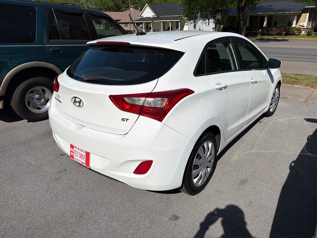 2016 Hyundai Elantra Image 3
