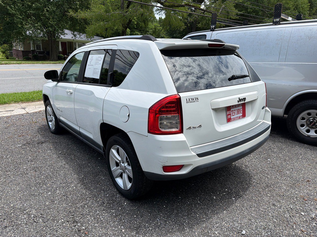 2011 Jeep Compass Image 2