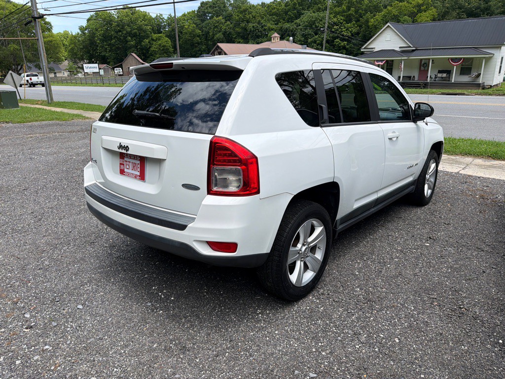 2011 Jeep Compass Image 3
