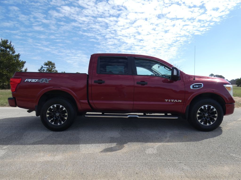 2017 Nissan Titan Image 3