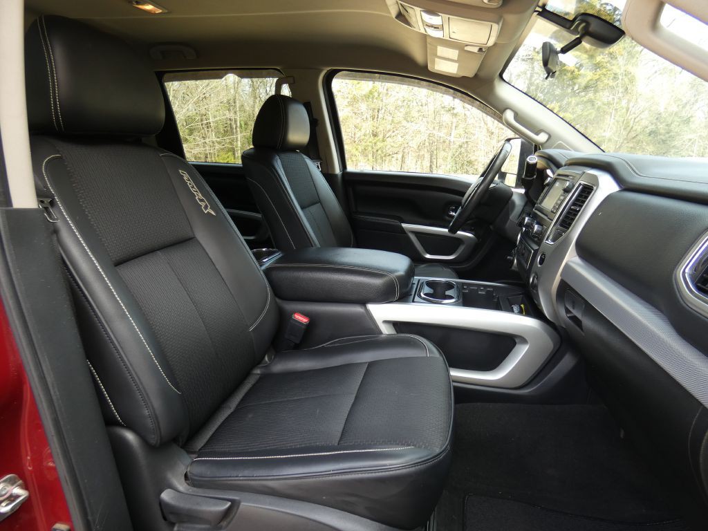 2017 Nissan Titan Image 12