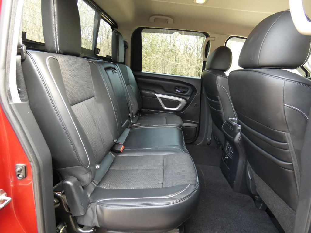 2017 Nissan Titan Image 14