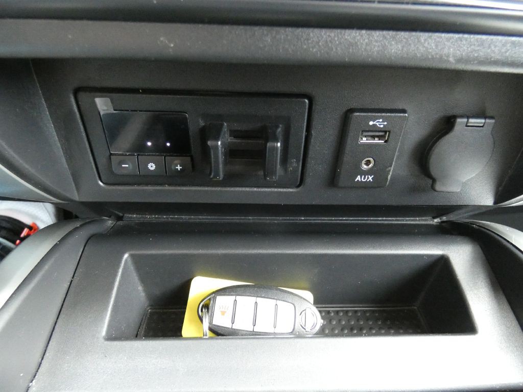 2017 Nissan Titan Image 19