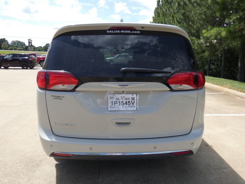 2020 Chrysler Pacifica Image 2