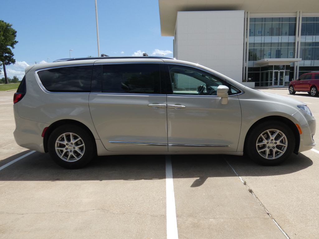 2020 Chrysler Pacifica Image 3