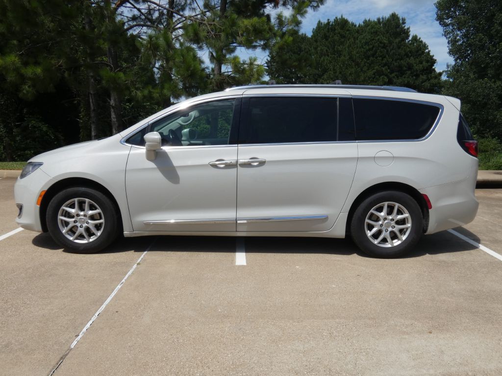2020 Chrysler Pacifica Image 3