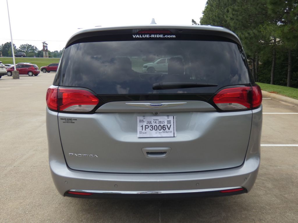 2018 Chrysler Pacifica Image 2