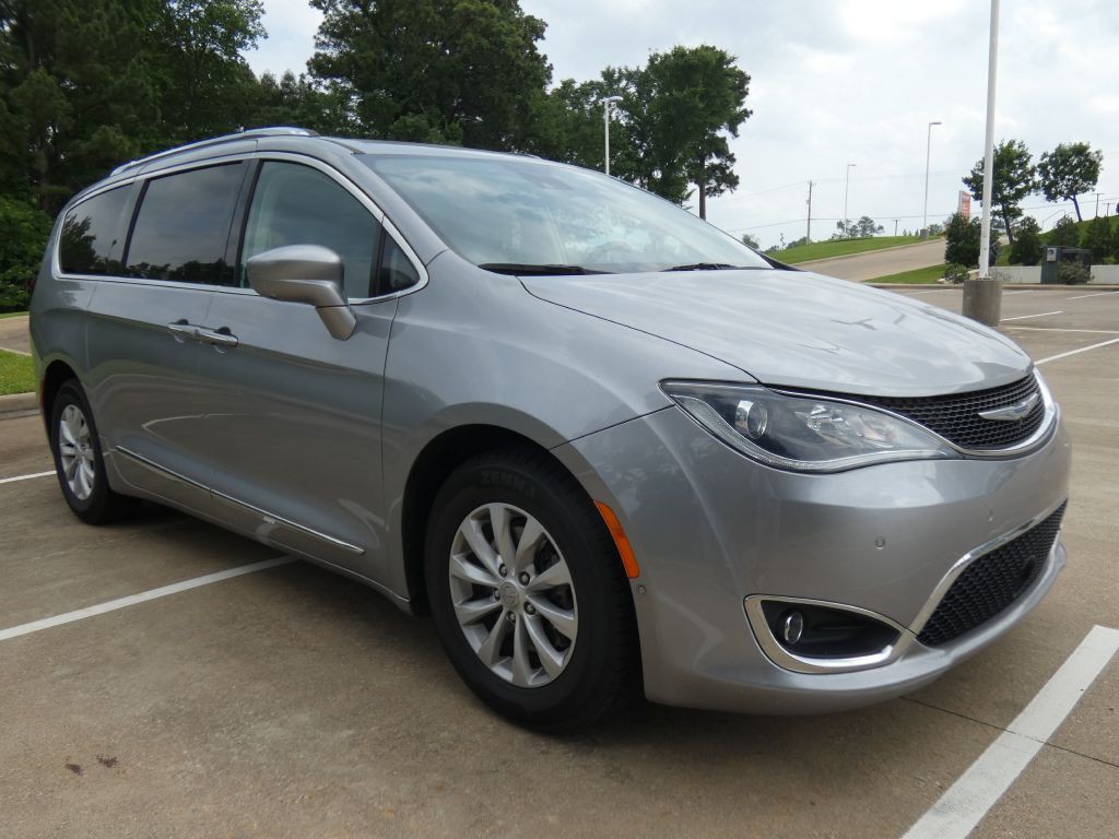 2018 Chrysler Pacifica Image 4